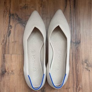 Size 9.5 Tan Pointy Toe Rothys Flats